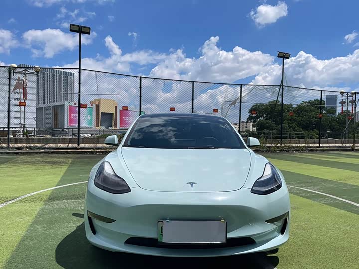 Фото 2 - Tesla Model 3