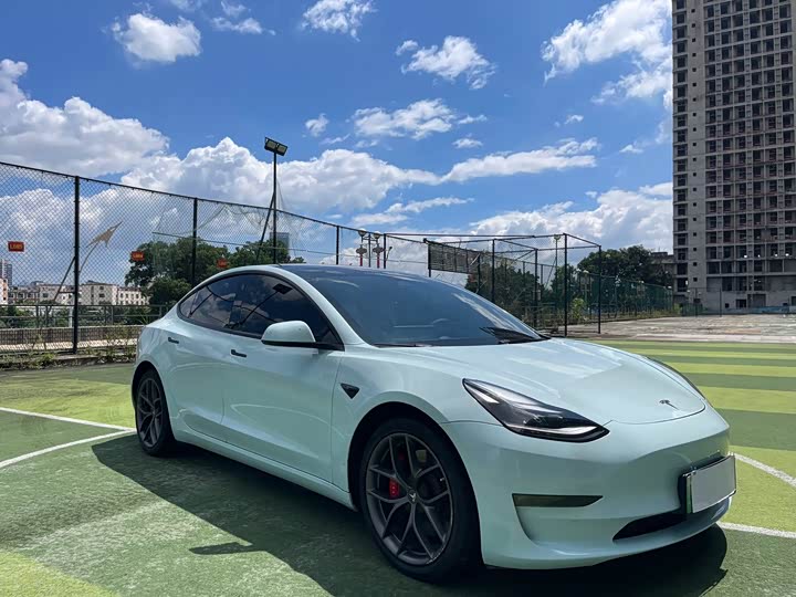 Фото 3 - Tesla Model 3