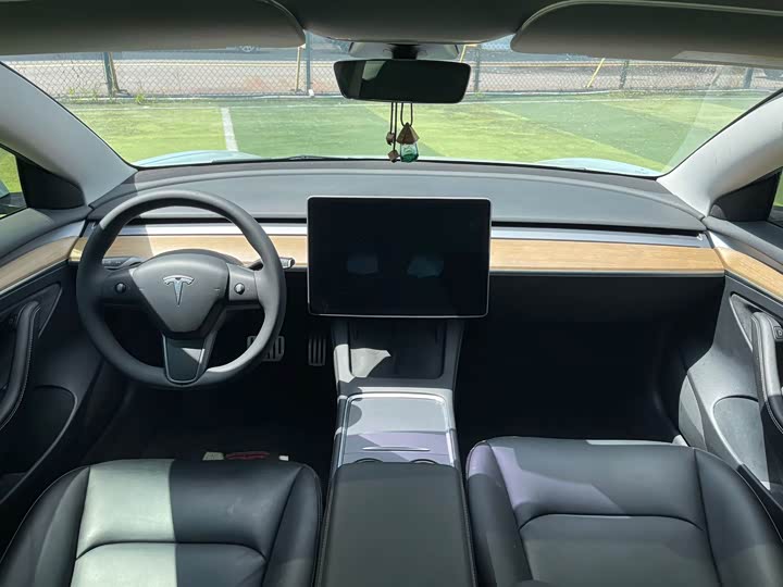 Фото 5 - Tesla Model 3