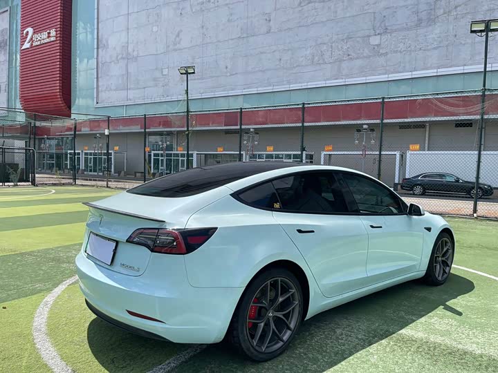 Фото 9 - Tesla Model 3