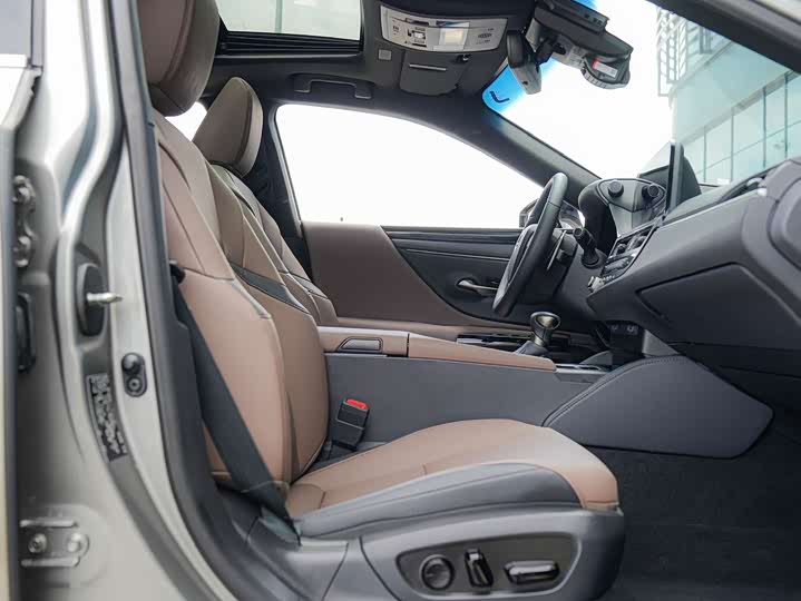 Фото 11 - Lexus ES