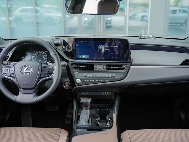 Фото 16 - Lexus ES