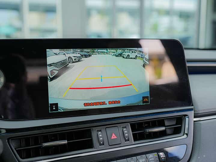 Фото 20 - Lexus ES