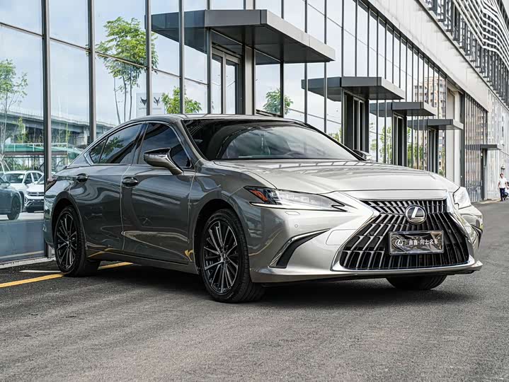 Фото 3 - Lexus ES