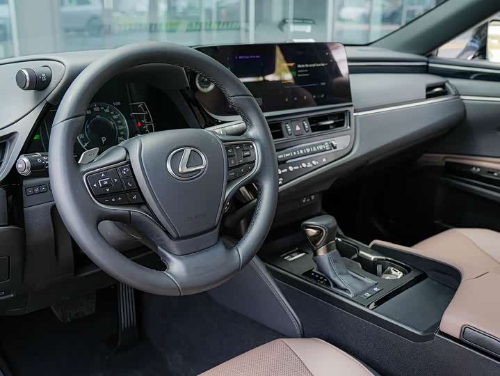 Фото 9 - Lexus ES