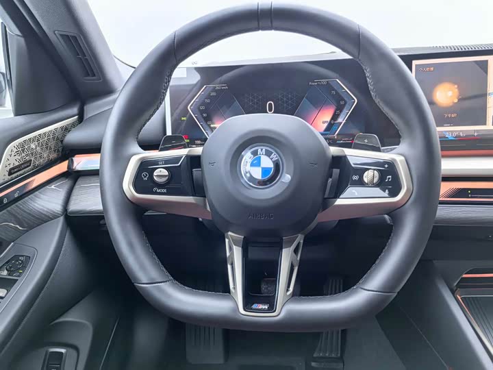 Фото 17 - BMW 5 Series