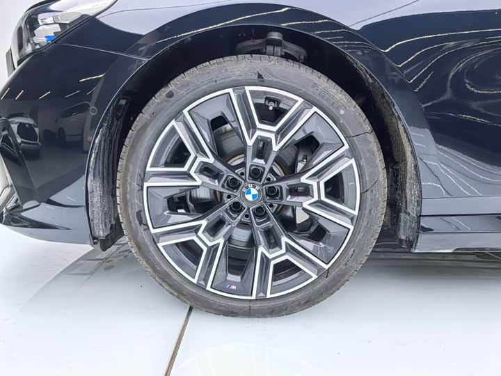 Фото 19 - BMW 5 Series