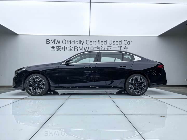 Фото 3 - BMW 5 Series