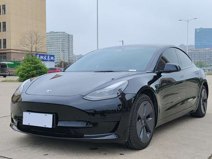 Фото 1 - Tesla Model 3