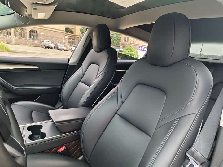 Фото 11 - Tesla Model 3