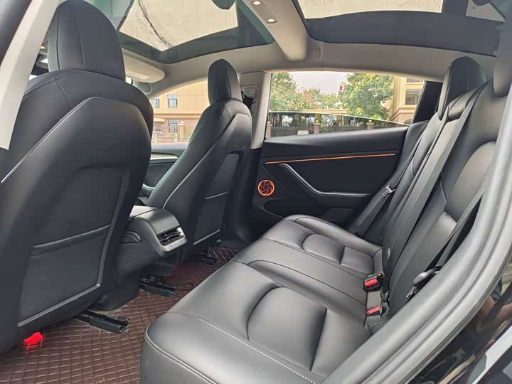 Фото 12 - Tesla Model 3