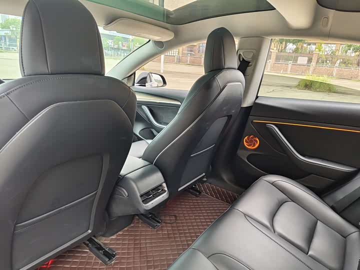 Фото 13 - Tesla Model 3