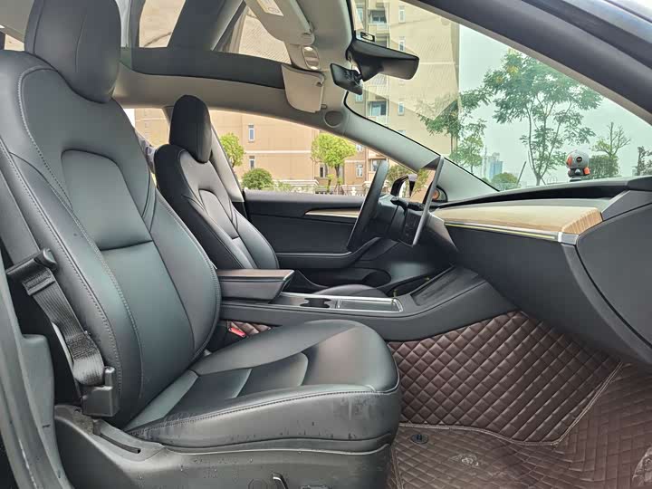 Фото 18 - Tesla Model 3