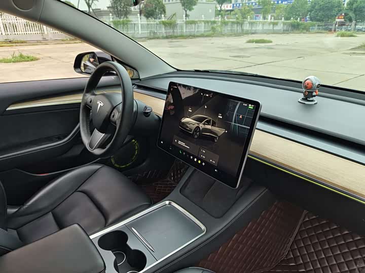 Фото 19 - Tesla Model 3