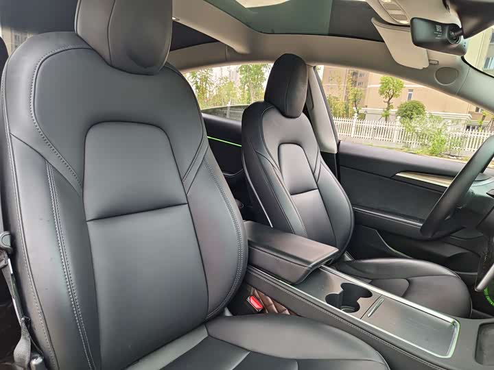 Фото 20 - Tesla Model 3