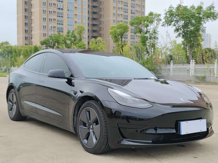 Фото 3 - Tesla Model 3