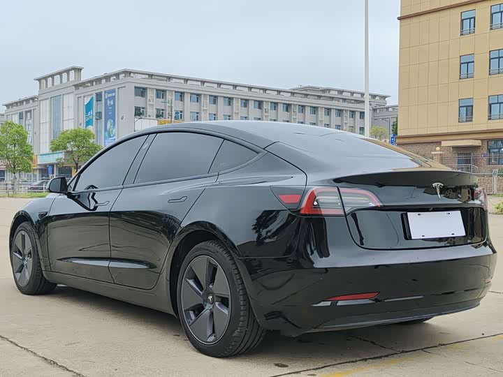 Фото 4 - Tesla Model 3