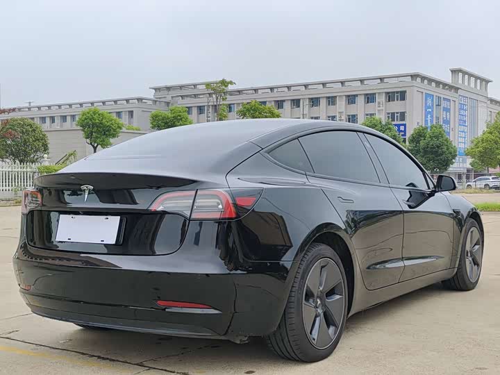 Фото 6 - Tesla Model 3
