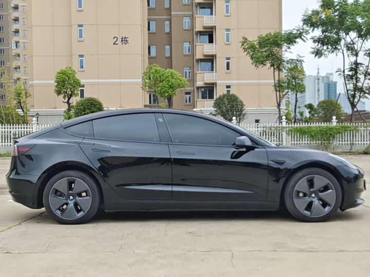 Фото 8 - Tesla Model 3