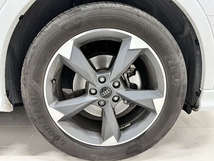 Фото 17 - Audi Q3