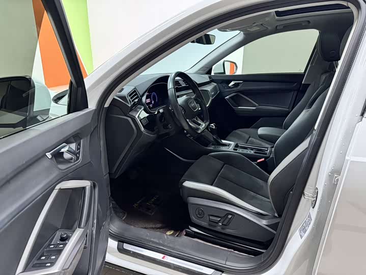 Фото 4 - Audi Q3