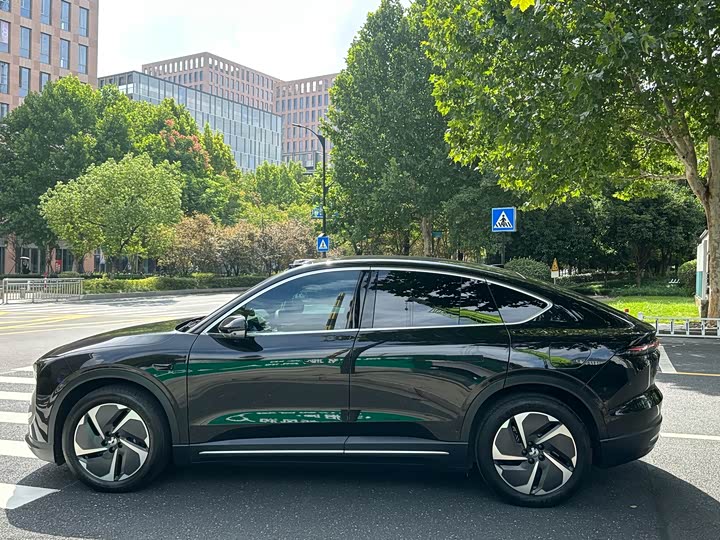 Фото 3 - Nio EC6