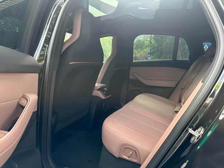 Фото 6 - Nio EC6