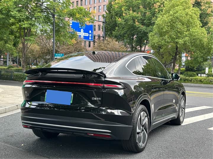 Фото 9 - Nio EC6