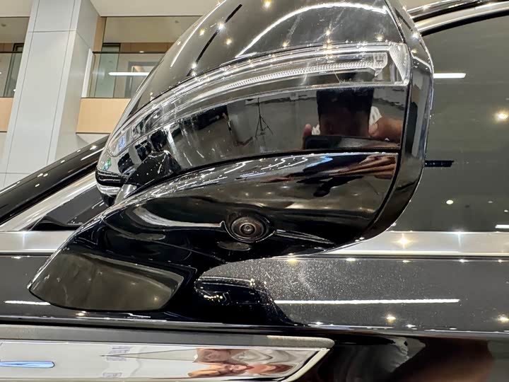 Фото 22 - Lincoln Aviator