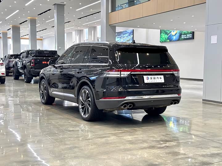 Фото 6 - Lincoln Aviator