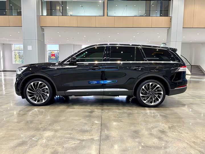 Фото 7 - Lincoln Aviator