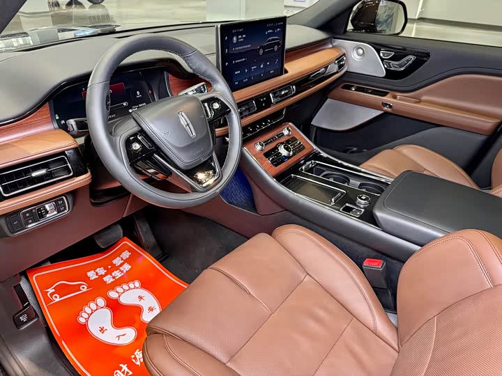 Фото 8 - Lincoln Aviator