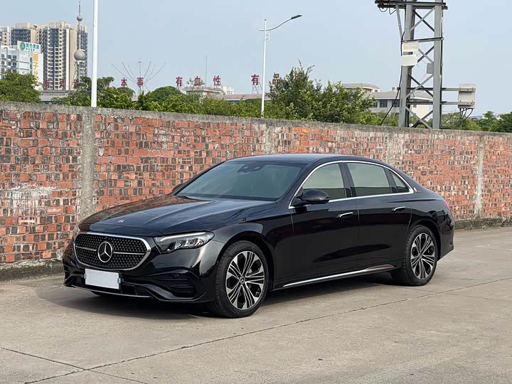 Фото 1 - Mercedes-Benz E-Class