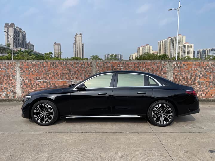 Фото 3 - Mercedes-Benz E-Class