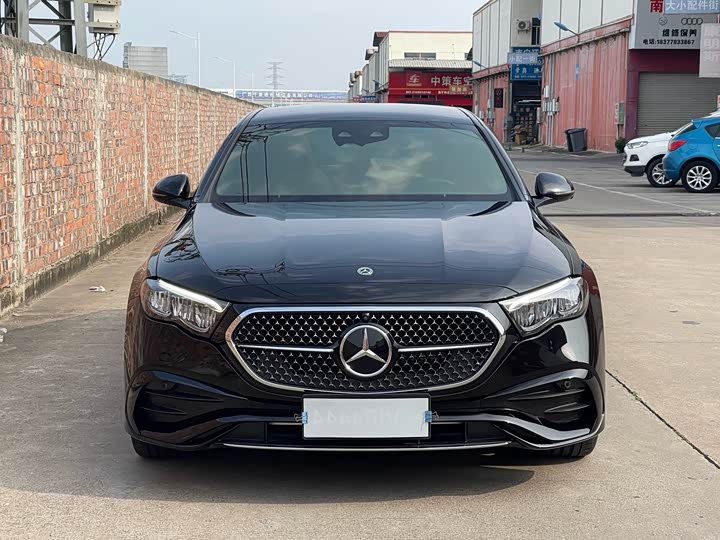 Фото 4 - Mercedes-Benz E-Class