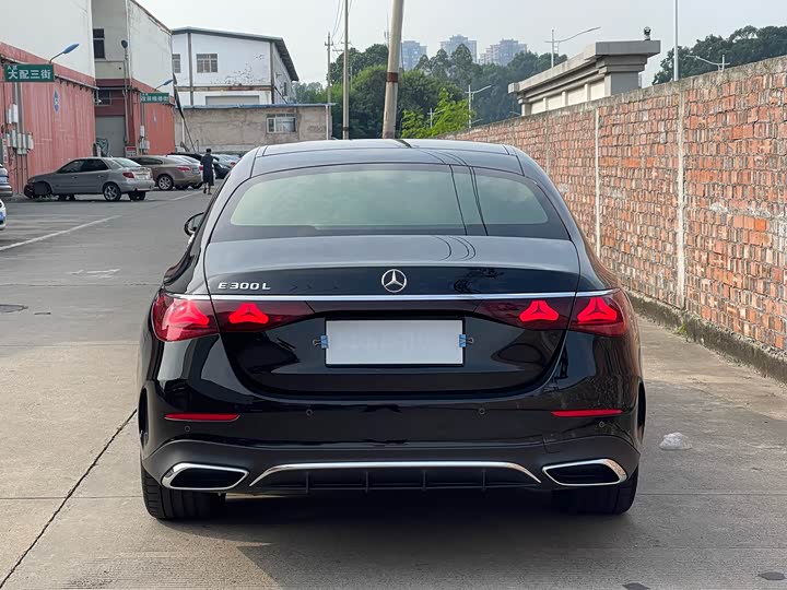 Фото 5 - Mercedes-Benz E-Class