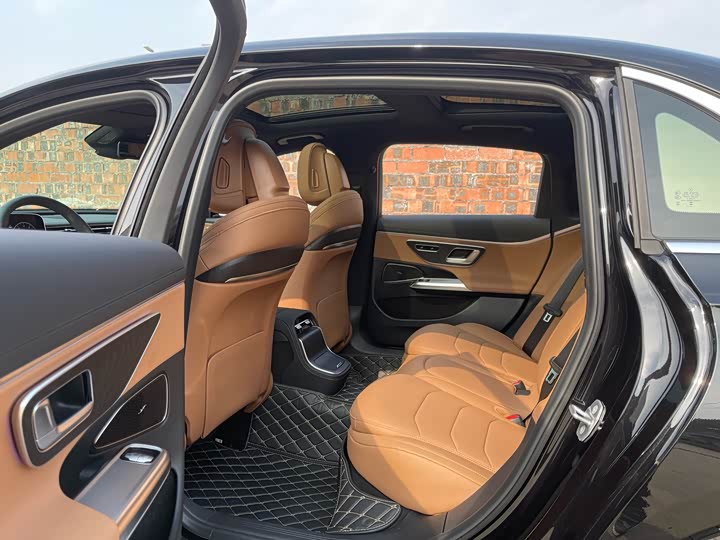 Фото 7 - Mercedes-Benz E-Class