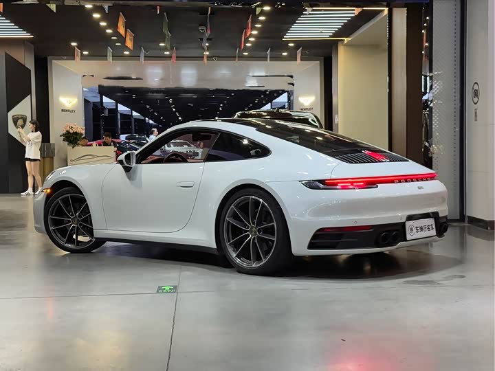 Фото 4 - Porsche 911