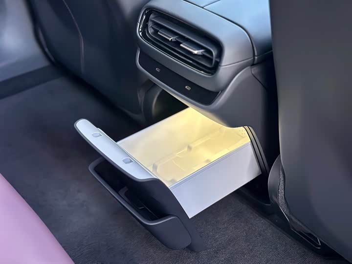 Фото 39 - Xiaomi SU7