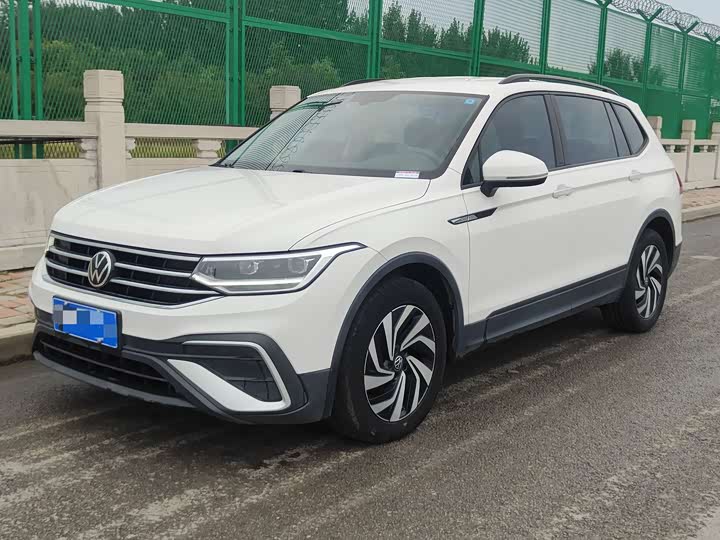 Фото 1 - Volkswagen Tiguan L Pro