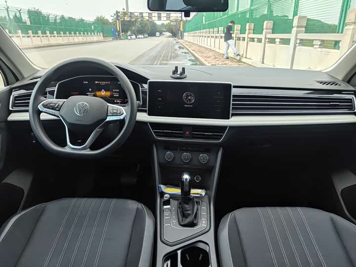 Фото 12 - Volkswagen Tiguan L Pro