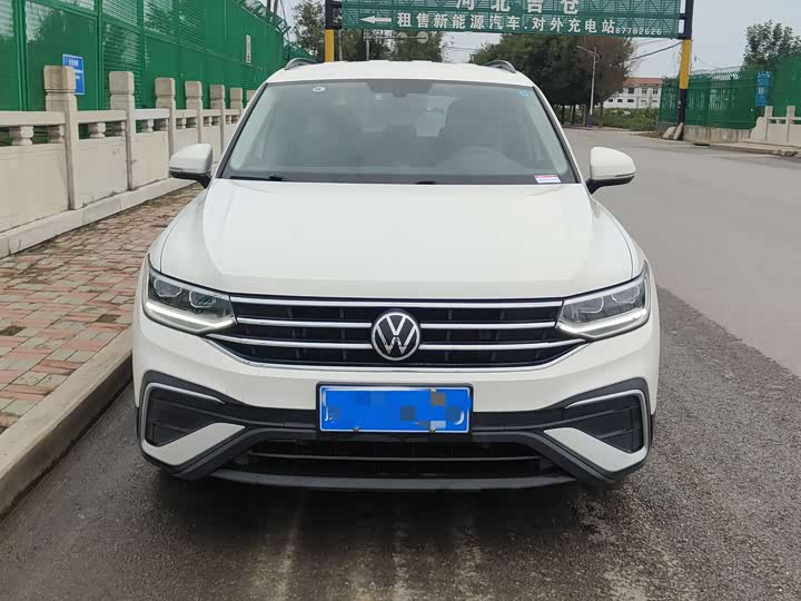 Фото 3 - Volkswagen Tiguan L Pro