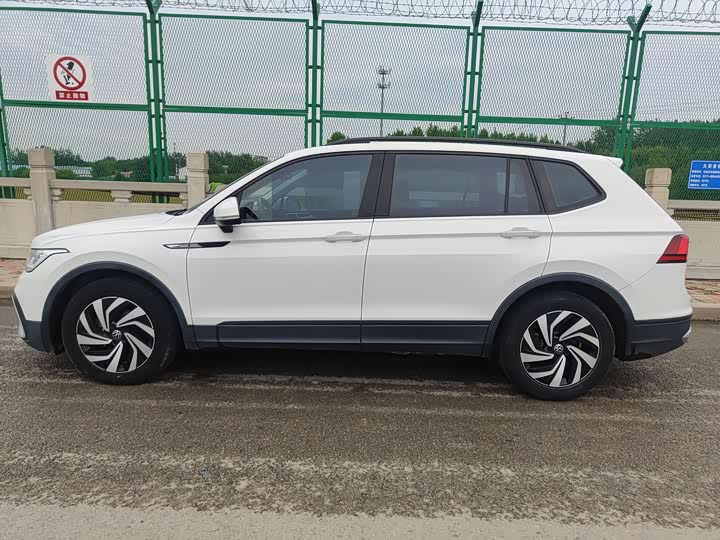 Фото 7 - Volkswagen Tiguan L Pro