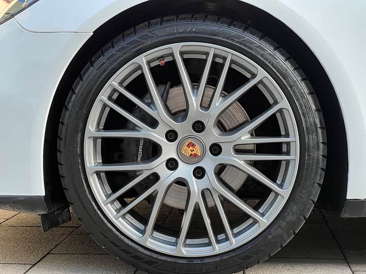 Фото 10 - Porsche Panamera