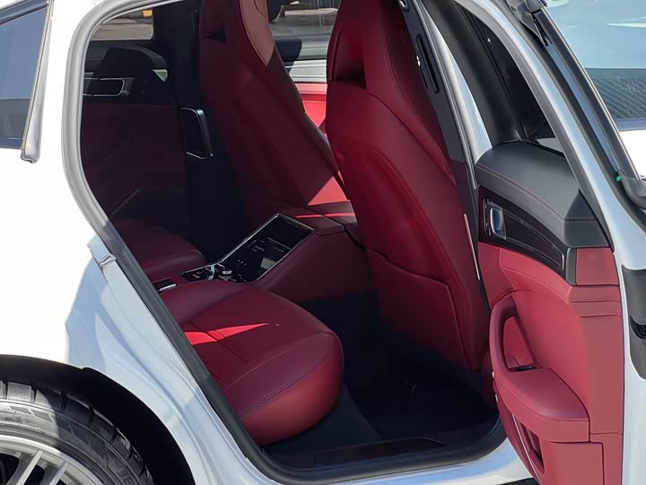 Фото 14 - Porsche Panamera