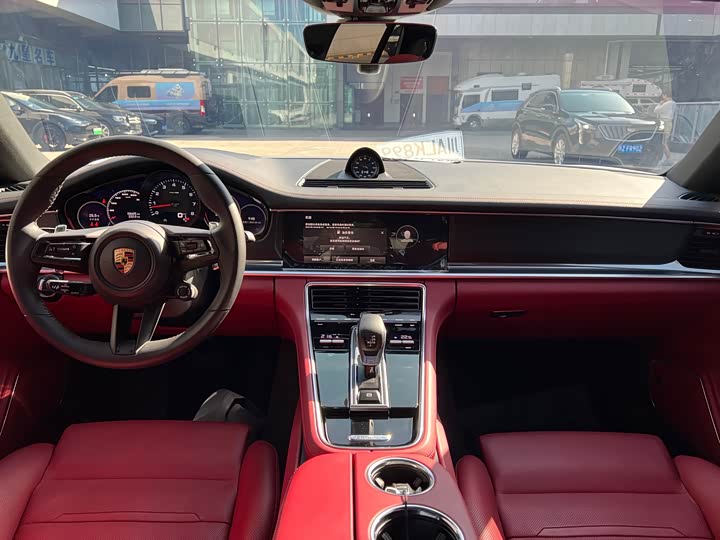 Фото 17 - Porsche Panamera