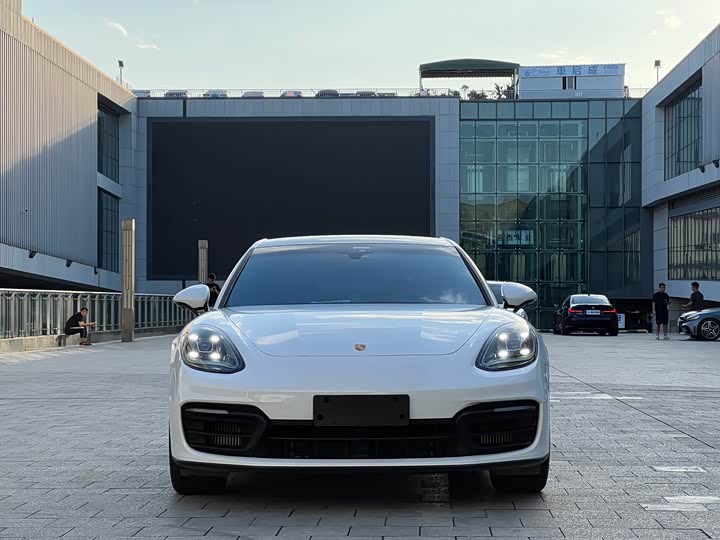Фото 2 - Porsche Panamera