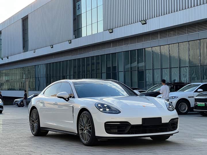 Фото 3 - Porsche Panamera