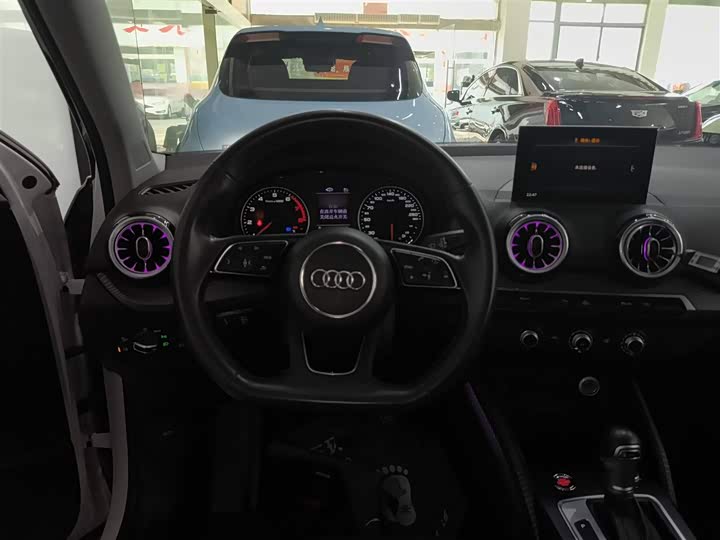 Фото 11 - Audi Q2L