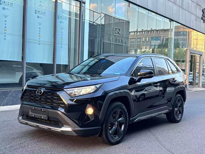 Фото 1 - Toyota RAV4